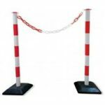 Poteau pour chaîne plastique